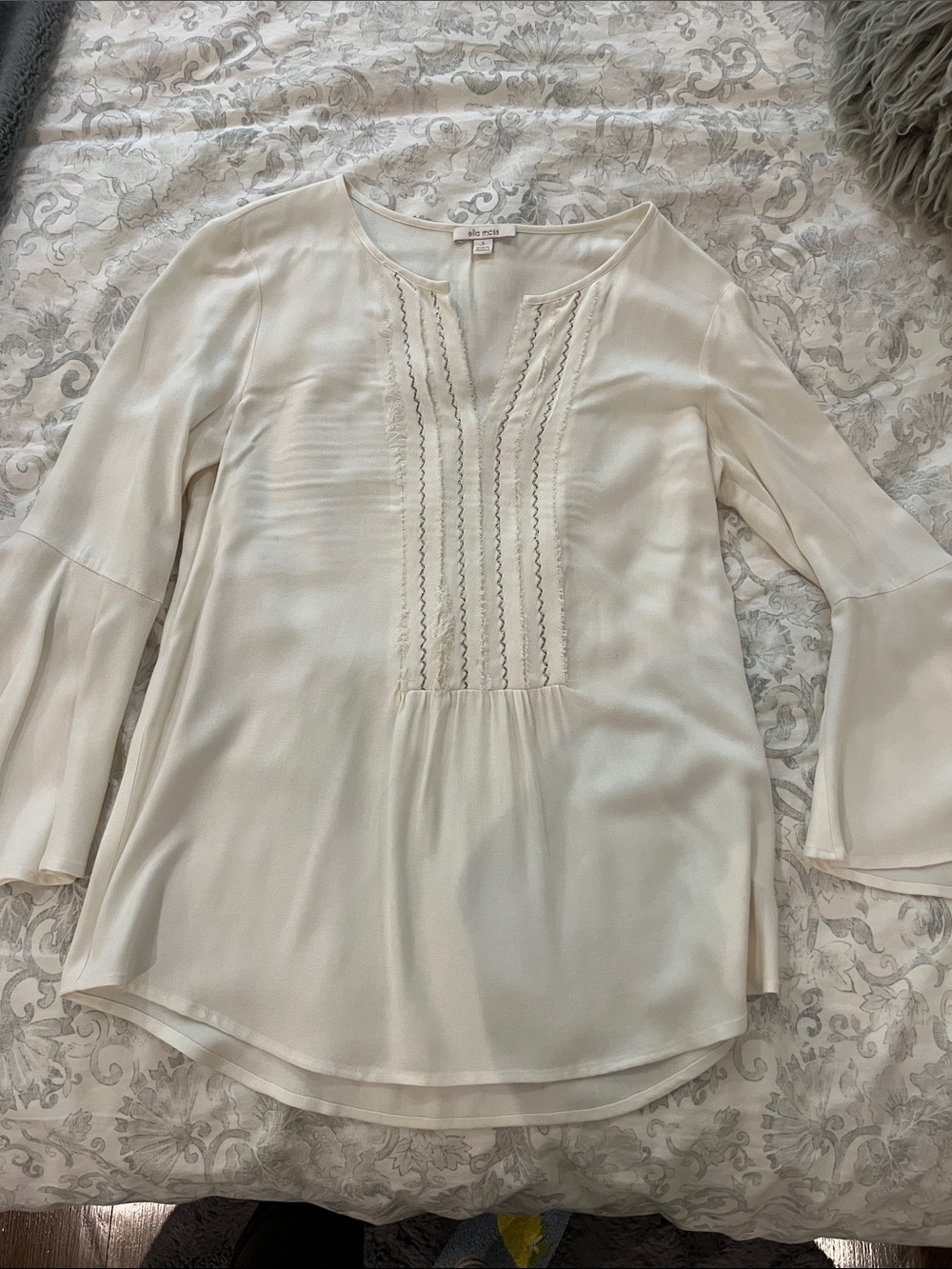 Ella Moss Cream V-Neck Pintuck Bell Sleeve Blouse